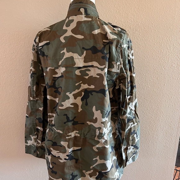 Camouflage utility jacket with button up and zip front - Picture 13 of 14